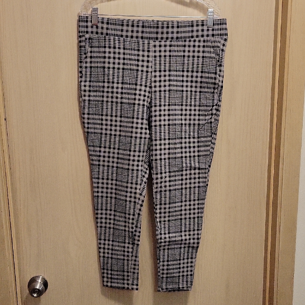 Torrid Monochrome Leggings With Pockets